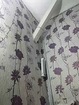 Snapshot of SweetLeila40 chatting on February 2025 12:32:01 AM SweetLeila40 online show from February 2025 12:32:01 AM