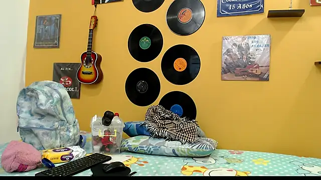 Snapshot of evaleribigtits18 chatting on February 2025 02:40:01 AM evaleribigtits18 online show from February 2025 02:40:01 AM