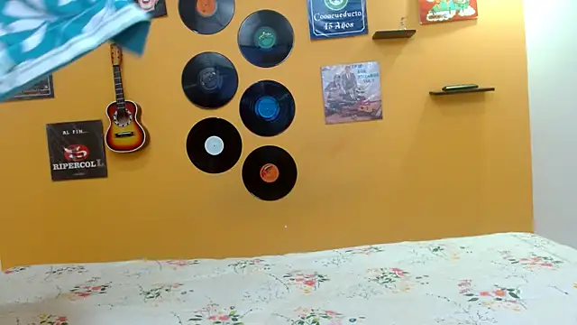 Snapshot of evaleribigtits18 chatting on September 2025 02:07:02 PM evaleribigtits18 online show from September 2025 02:07:02 PM