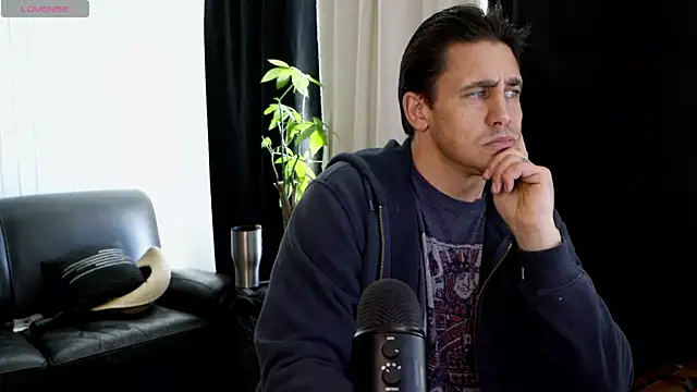 DamienSliick online show from November 2025 08:30:01 PM