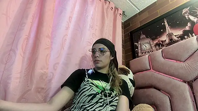 Snapshot of ValeriaLacrozee chatting on July 2026 07:20:02 PM ValeriaLacrozee online show from July 2026 07:20:02 PM