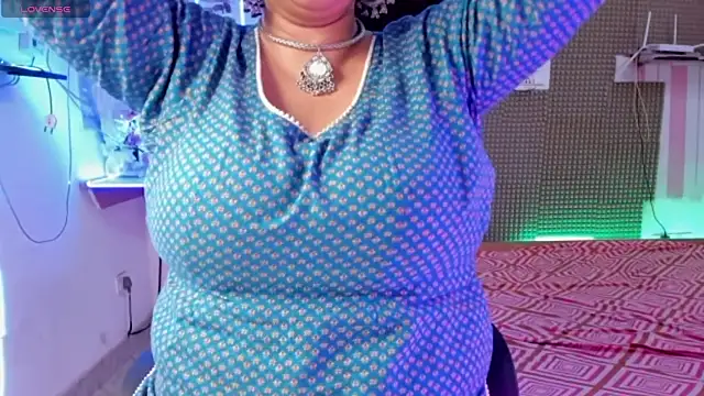 Snapshot of Gulabi_Queen chatting on March 2025 06:46:02 AM Gulabi Queen online show from March 2025 06:46:02 AM