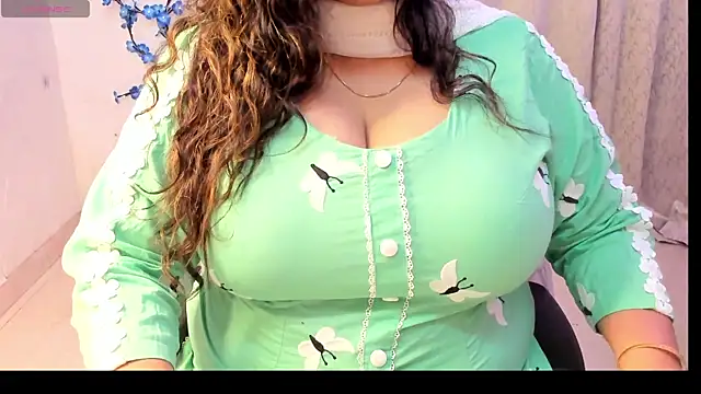 Snapshot of Gulabi_Queen chatting on November 2025 05:04:02 PM Gulabi Queen online show from November 2025 05:04:02 PM