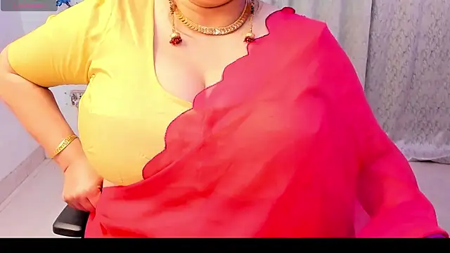 Snapshot of Gulabi_Queen chatting on November 2025 05:26:01 PM Gulabi Queen online show from November 2025 05:26:01 PM