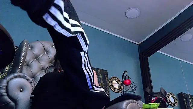 LusstCruella online show from April 2026 09:39:33 PM