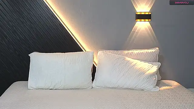 Laia and Aloby online show from February 2026 10:17:01 PM