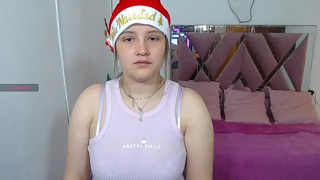 Snapshot of Krysstal_tay chatting on December 2024 12:33:01 PM Krysstal tay online show from December 2024 12:33:01 PM