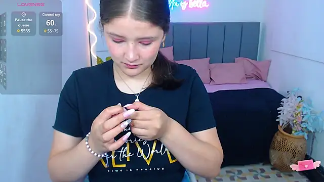 Snapshot of Krysstal_tay chatting on February 2025 12:16:01 PM Krysstal tay online show from February 2025 12:16:01 PM