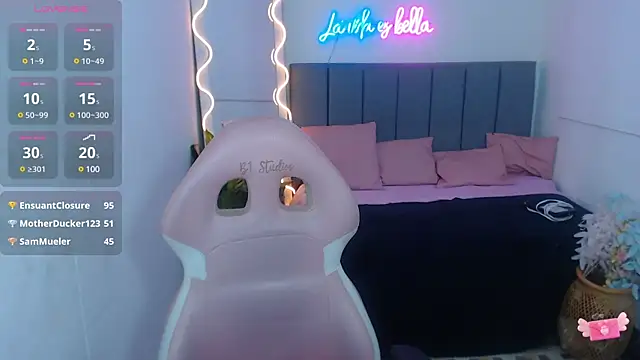 Snapshot of Krysstal_tay chatting on February 2025 03:07:01 PM Krysstal tay online show from February 2025 03:07:01 PM