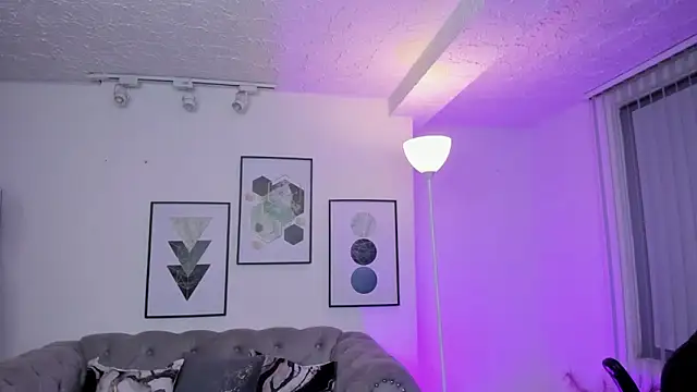 kendaall jenner  online show from January 2025 08:18:02 AM