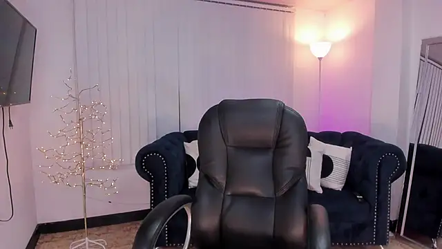 kendaall jenner  online show from February 2025 10:19:01 AM