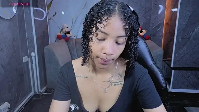 Snapshot of Violeth_b chatting on April 2026 12:58:02 PM Violeth b online show from April 2026 12:58:02 PM
