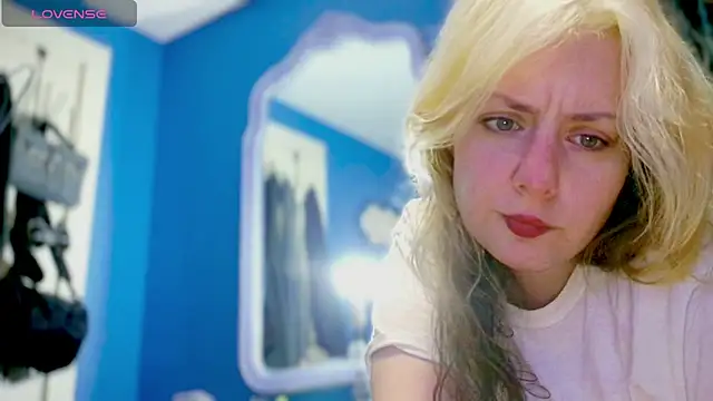 Snapshot of SkarlettRose96 chatting on November 2025 12:20:01 PM SkarlettRose96 online show from November 2025 12:20:01 PM