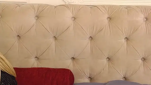 SarahLynz online show from February 2025 12:27:01 PM