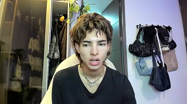 Snapshot of santy-kitty chatting on January 2025 11:29:01 PM santy-kitty online show from January 2025 11:29:01 PM