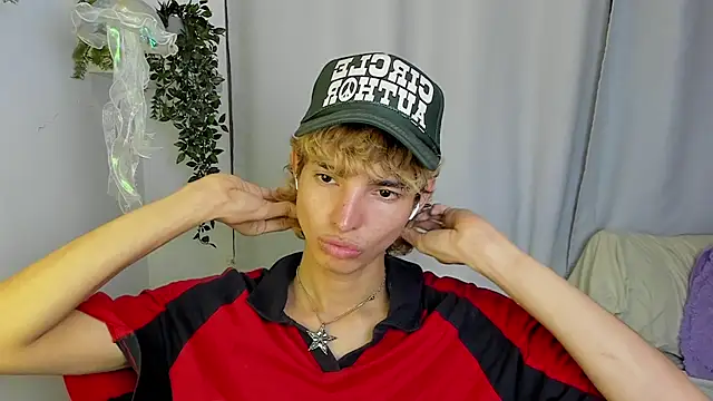 Snapshot of santy-kitty chatting on October 2025 02:53:02 AM santy-kitty online show from October 2025 02:53:02 AM