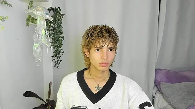 Snapshot of santy-kitty chatting on October 2025 02:09:01 AM santy-kitty online show from October 2025 02:09:01 AM