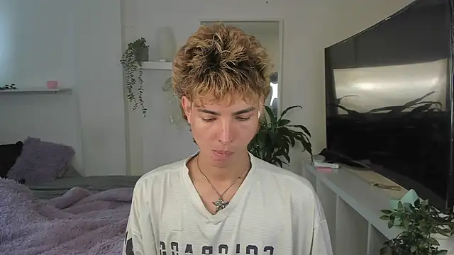 Snapshot of santy-kitty chatting on October 2025 05:57:02 PM santy-kitty online show from October 2025 05:57:02 PM