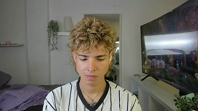 Snapshot of santy-kitty chatting on November 2025 01:28:01 AM santy-kitty online show from November 2025 01:28:01 AM