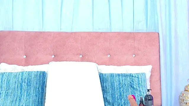 AlliciaKim online show from October 2025 07:18:01 PM