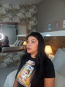 EmaBakker online show from December 2025 12:02:02 PM