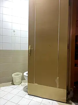 Layla-daloua online show from December 2025 09:11:01 PM