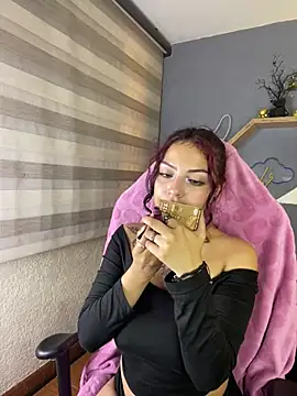 Snapshot of Liittleluaa_ chatting on February 2025 03:05:01 PM Liittleluaa online show from February 2025 03:05:01 PM