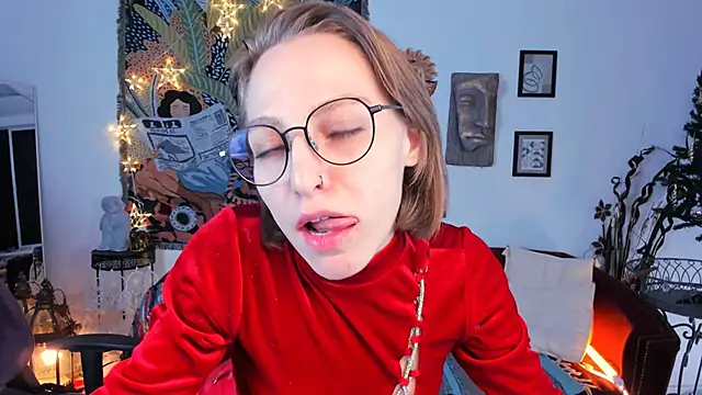 Snapshot of AphexQueen chatting on December 2024 06:22:02 PM AphexQueen online show from December 2024 06:22:02 PM