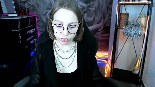 Snapshot of AphexQueen chatting on January 2025 09:17:01 AM AphexQueen online show from January 2025 09:17:01 AM