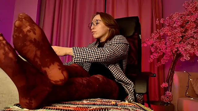 Snapshot of AphexQueen chatting on October 2025 09:08:01 AM AphexQueen online show from October 2025 09:08:01 AM