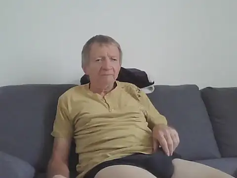 Snapshot of naturiste974 chatting on May 2026 03:31:02 PM naturiste974 online show from May 2026 03:31:02 PM