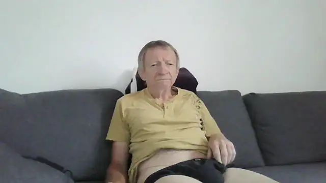 Snapshot of naturiste974 chatting on May 2026 08:52:01 AM naturiste974 online show from May 2026 08:52:01 AM