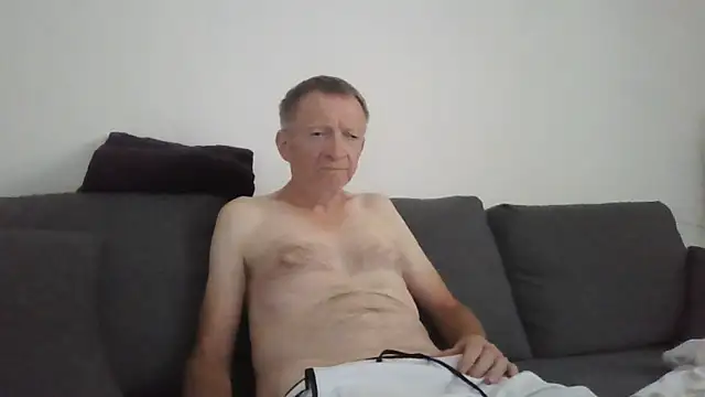 Snapshot of naturiste974 chatting on May 2026 01:41:01 PM naturiste974 online show from May 2026 01:41:01 PM
