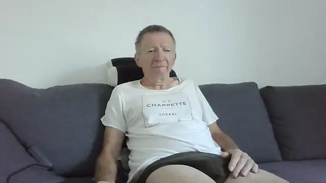 Snapshot of naturiste974 chatting on June 2026 05:22:01 AM naturiste974 online show from June 2026 05:22:01 AM