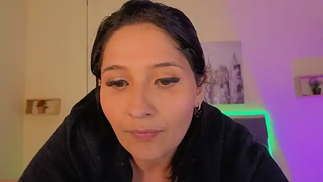 Snapshot of emily_leinner chatting on May 2026 12:19:02 AM emily leinner online show from May 2026 12:19:02 AM