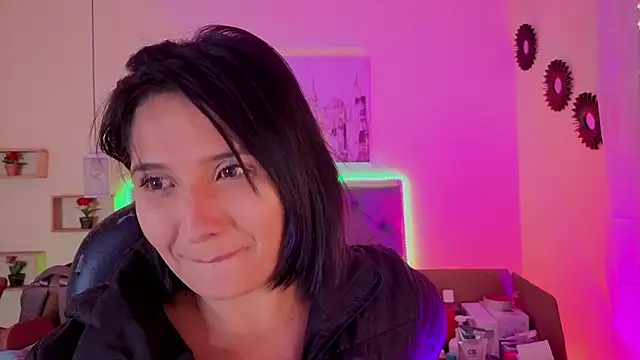 Snapshot of emily_leinner chatting on May 2026 01:03:02 AM emily leinner online show from May 2026 01:03:02 AM