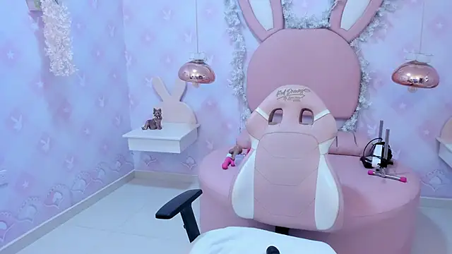 Saraa Skinny online show from December 2024 02:33:01 PM