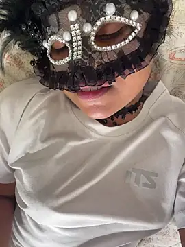 Snapshot of Bella_Luna18 chatting on April 2026 07:23:02 PM Bella Luna18 online show from April 2026 07:23:02 PM