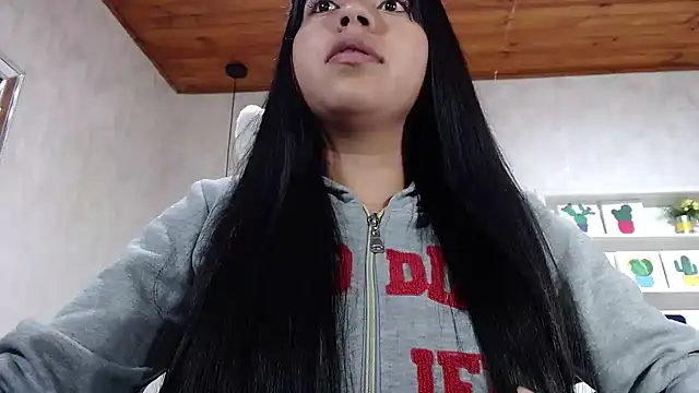 Snapshot of CarolineBrunx chatting on September 2025 08:35:01 AM CarolineBrunx online show from September 2025 08:35:01 AM