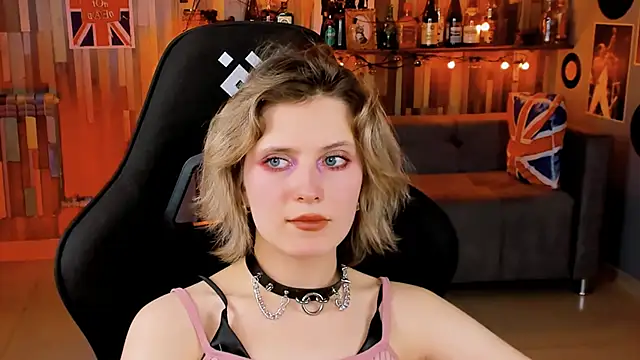 Snapshot of LolaAsmus chatting on December 2024 11:19:01 AM LolaAsmus online show from December 2024 11:19:01 AM