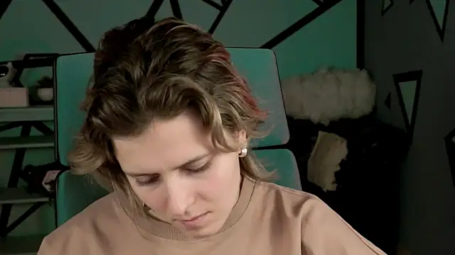 Snapshot of LolaAsmus chatting on December 2024 04:09:01 PM LolaAsmus online show from December 2024 04:09:01 PM