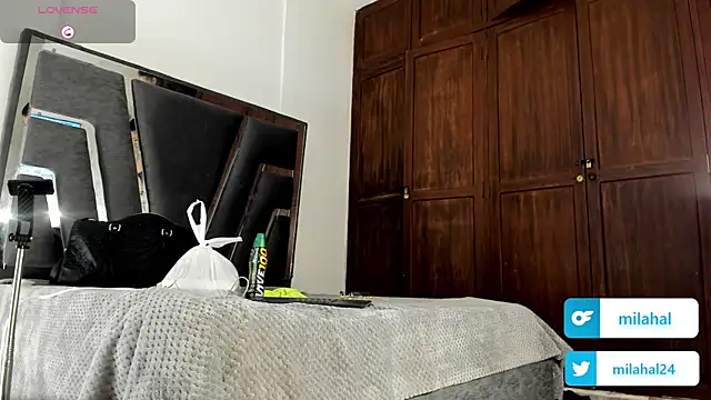 MilaHal  online show from January 2026 07:15:01 PM