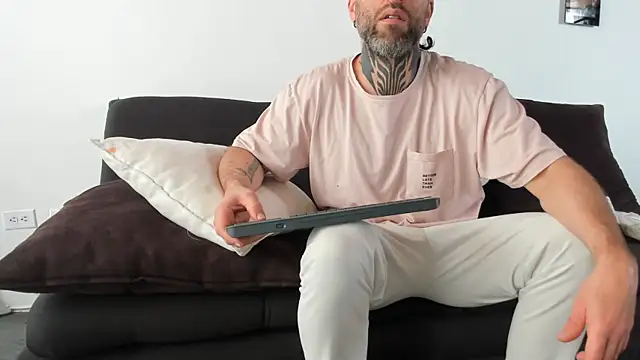 Antoniohot2024 online show from February 2025 04:56:02 PM