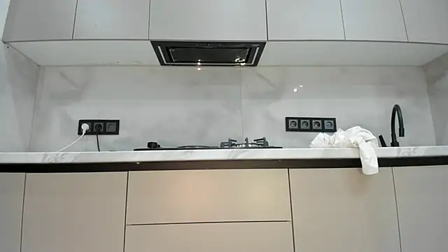 Mia Meow  online show from April 2026 12:29:02 PM