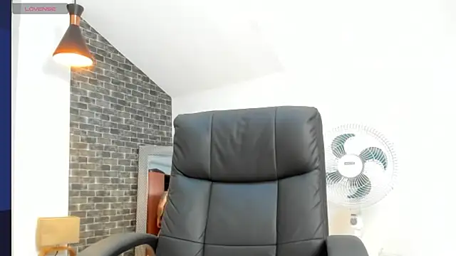 Dantesuarez28 online show from April 2026 03:30:02 AM