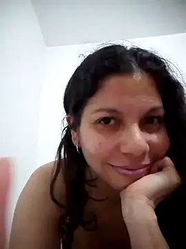 Snapshot of Carliina_Soussa chatting on February 2025 10:17:02 PM Carliina Soussa online show from February 2025 10:17:02 PM