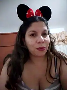 Snapshot of Carliina_Soussa chatting on October 2025 11:50:04 PM Carliina Soussa online show from October 2025 11:50:04 PM