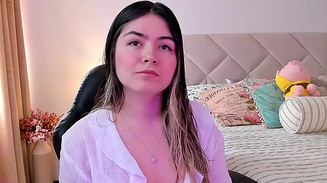 Lau Bee online show from December 2024 04:05:02 PM