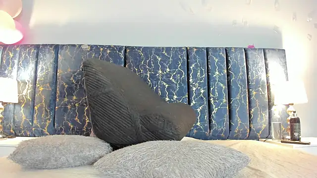 Sophia Lemos online show from October 2025 01:30:01 PM