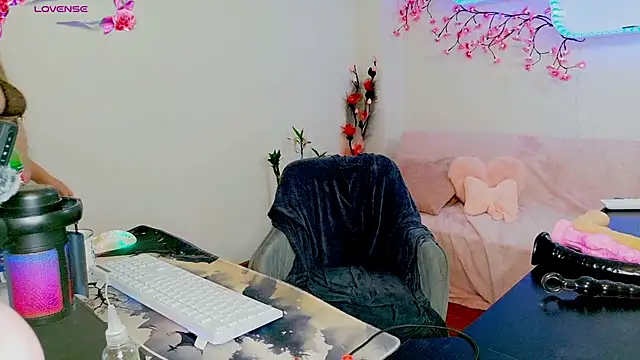 AustrianGirl99 online show from July 2026 12:23:01 PM